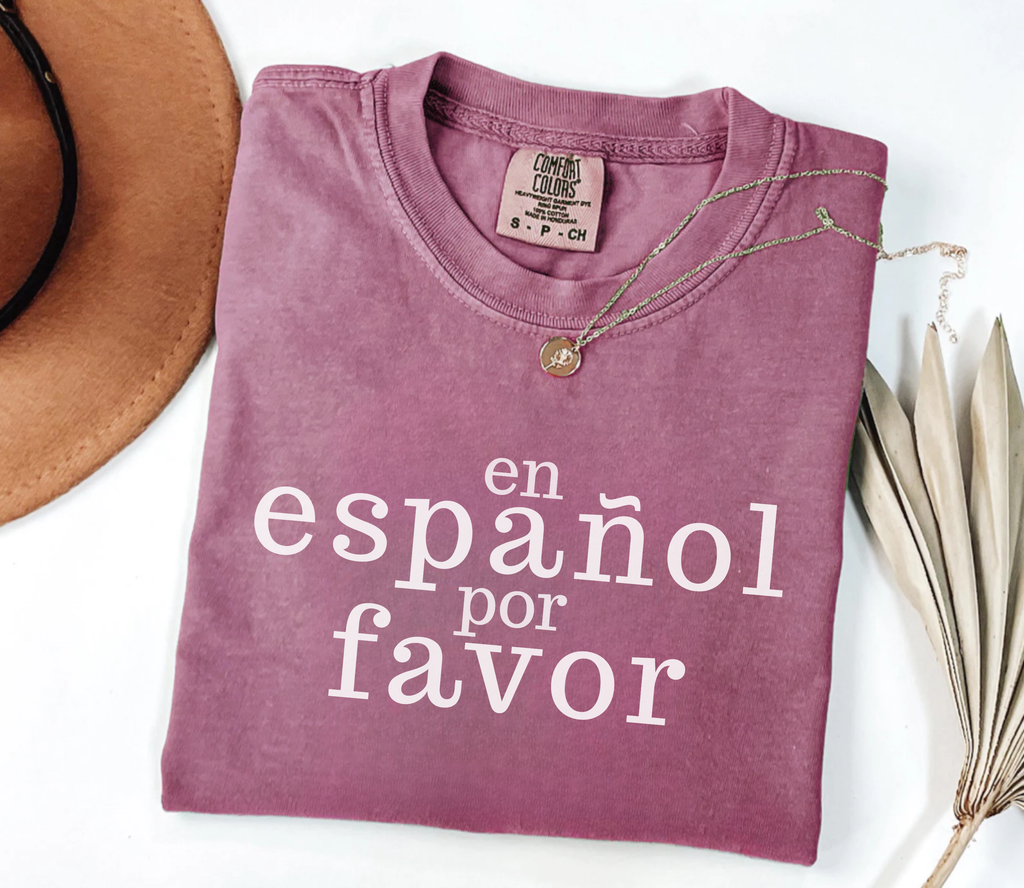 Wkrocz w dwujęzyczny klimat z koszulką premium „En Español Por Favor”.