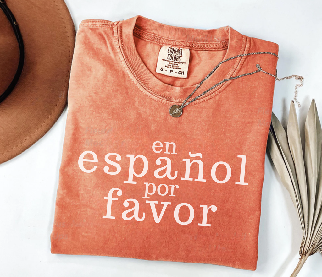 Wkrocz w dwujęzyczny klimat z koszulką premium „En Español Por Favor”.